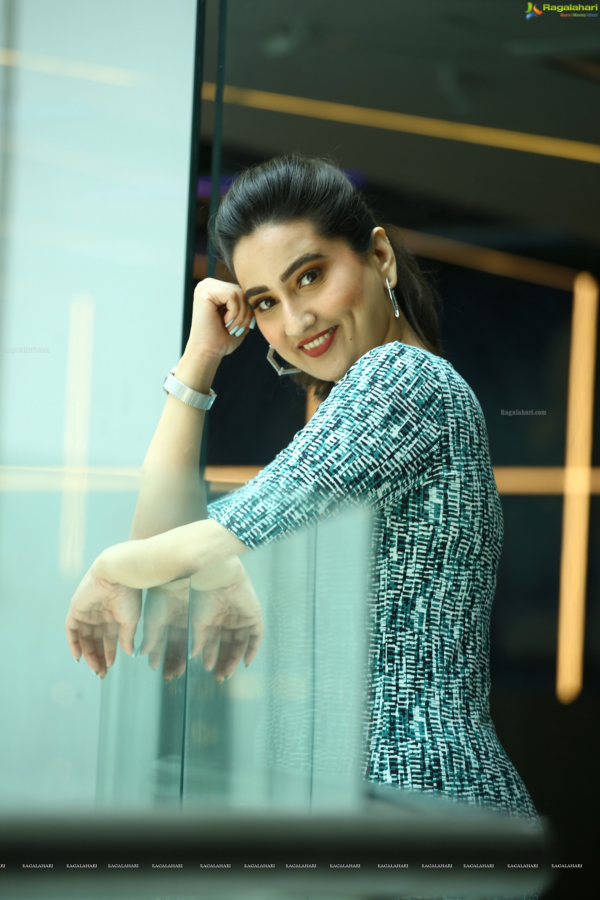 Anchor Manjusha Latest Photoshoot Stills, HD Photo Gallery