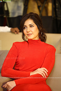 Raashi Khanna at Pakka Commercial Press Meet