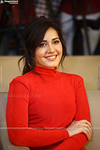 Raashi Khanna at Pakka Commercial Press Meet