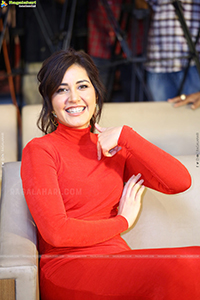 Raashi Khanna at Pakka Commercial Press Meet