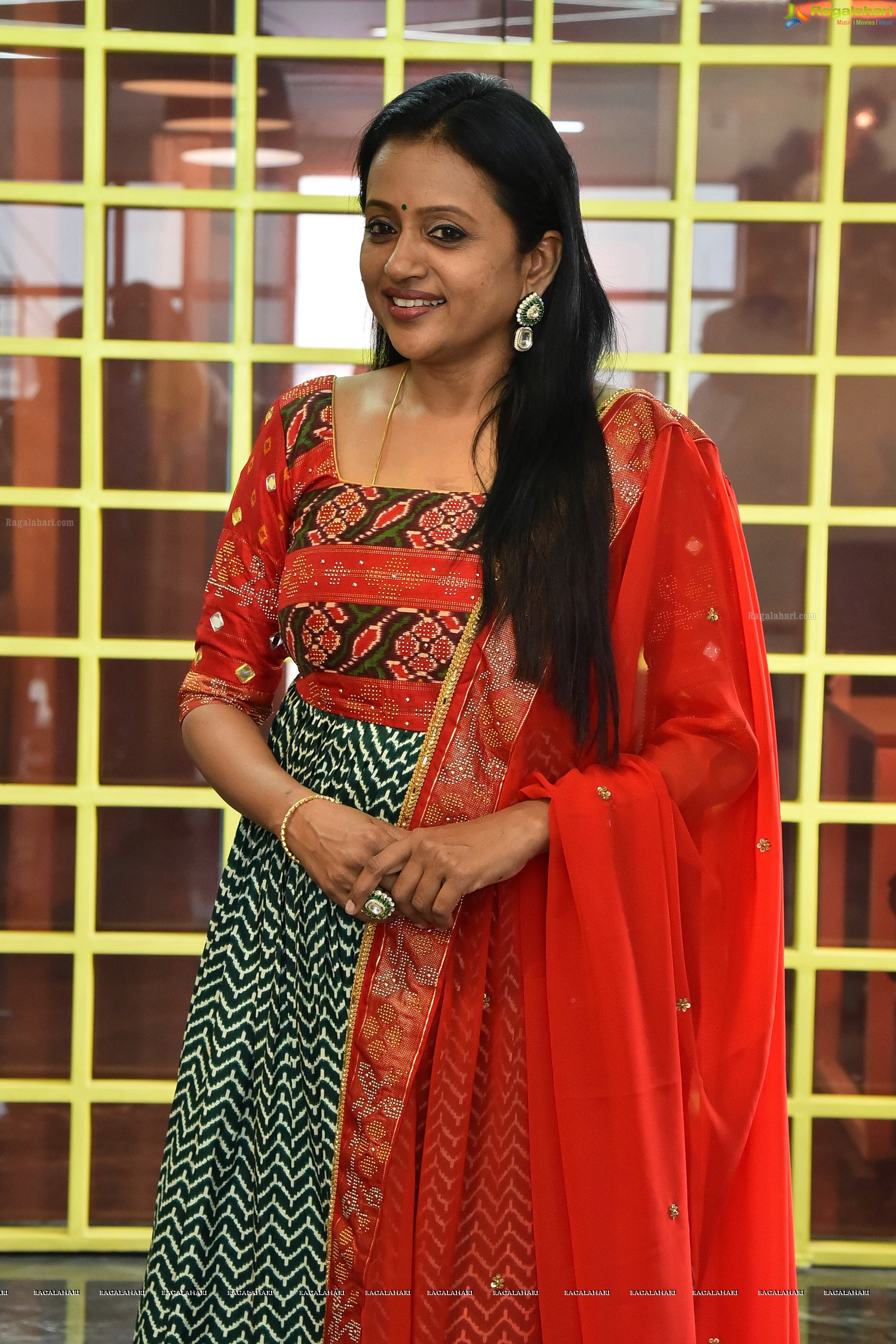 Suma Kanakala at Jayamma Panchayathi Movie Interview, HD Photo Gallery