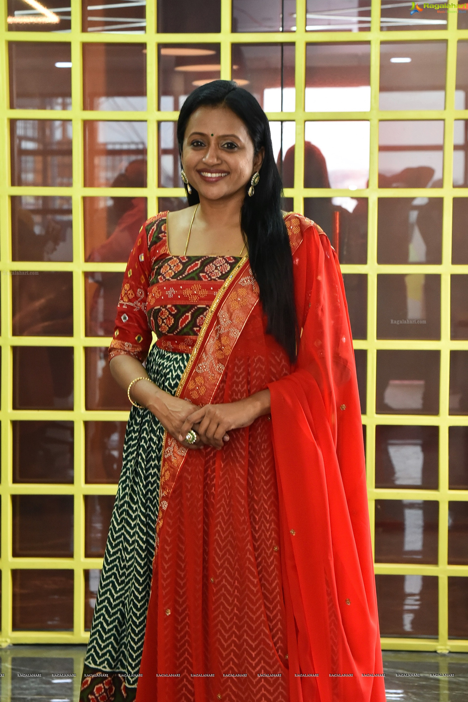 Suma Kanakala at Jayamma Panchayathi Movie Interview, HD Photo Gallery