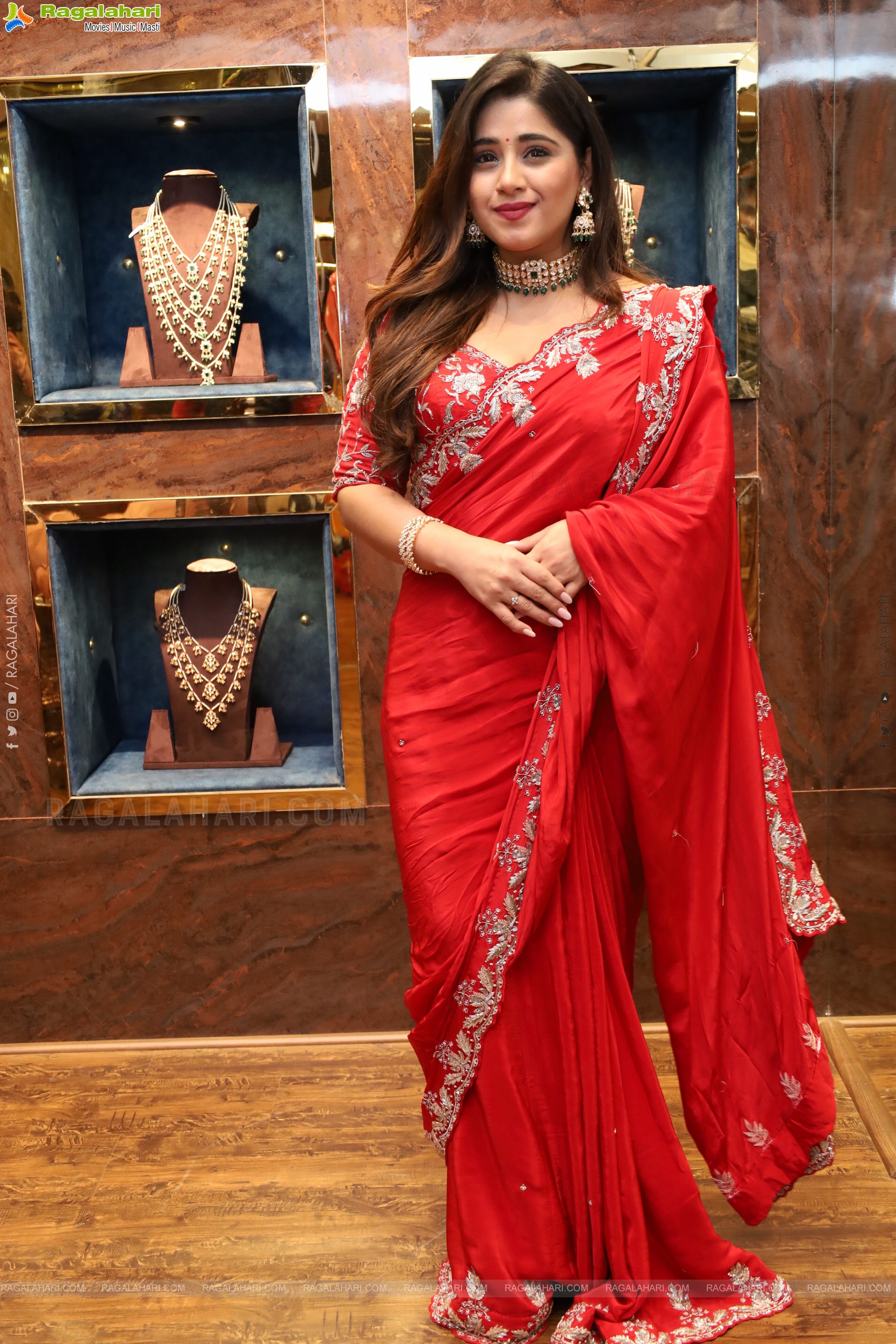 Chandni Bhagwanani Stills in Red Saree, HD Photo Gallery