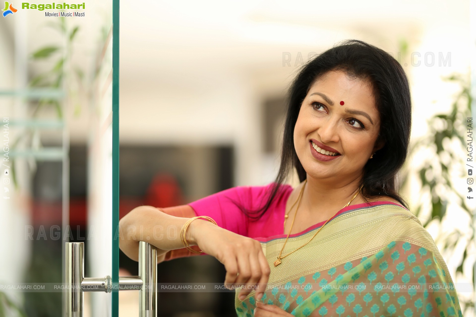 Gautami at Anni Manchi Sakunamule Interview, HD Gallery