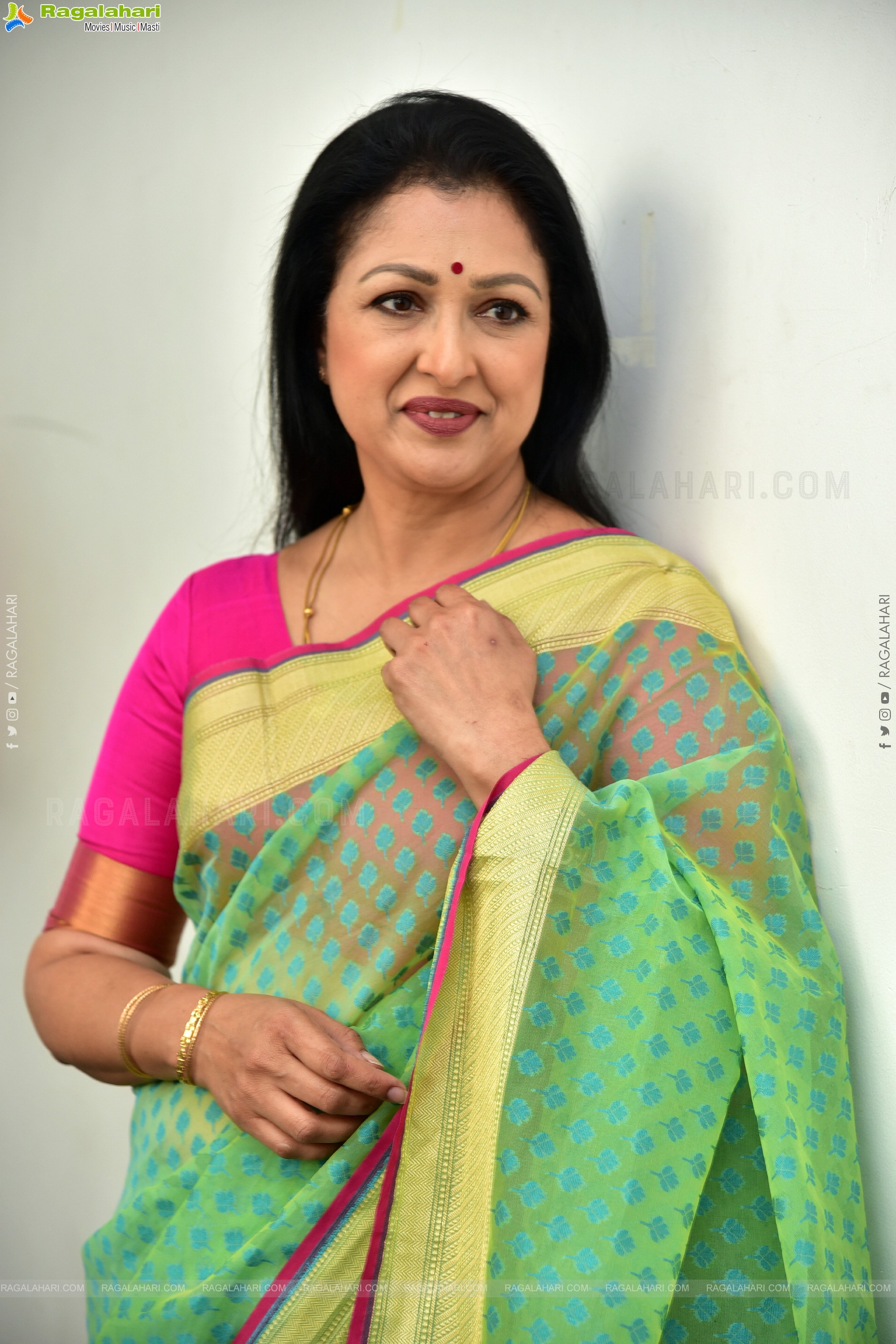 Gautami at Anni Manchi Sakunamule Interview, HD Gallery