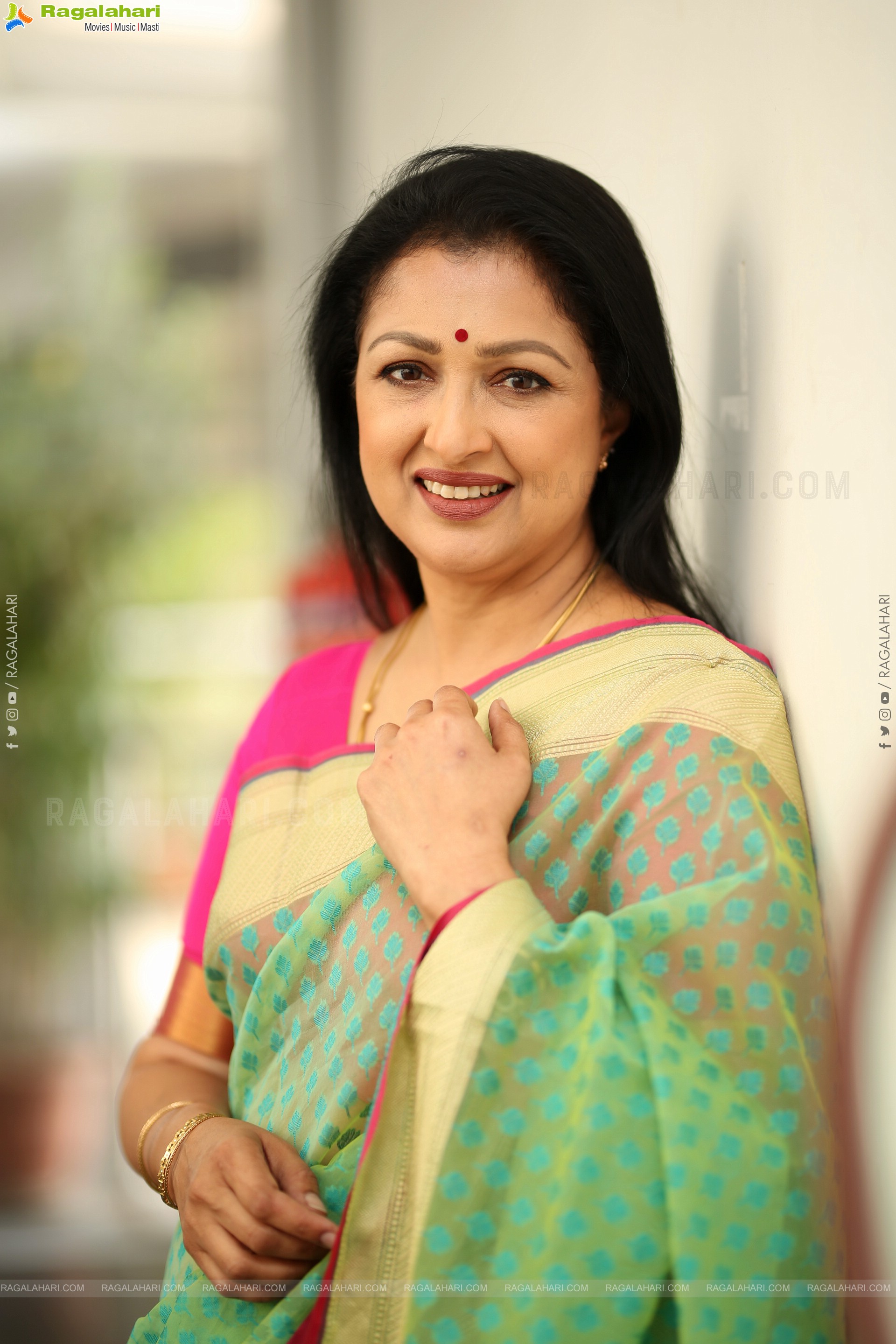 Gautami at Anni Manchi Sakunamule Interview, HD Gallery