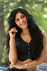 Actress Geethika Tiwary stills at Ahimsa Interview
