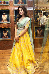 Actress RJ Kajal stills with Jewellery, HD Gallery