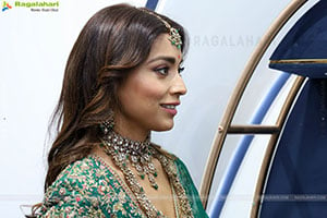 Shriya Saran at Goyaz Jewellery Launch, HD Gallery