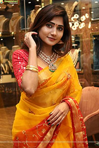 Actress Vasanthi Krishnan Latest Stills, HD Gallery