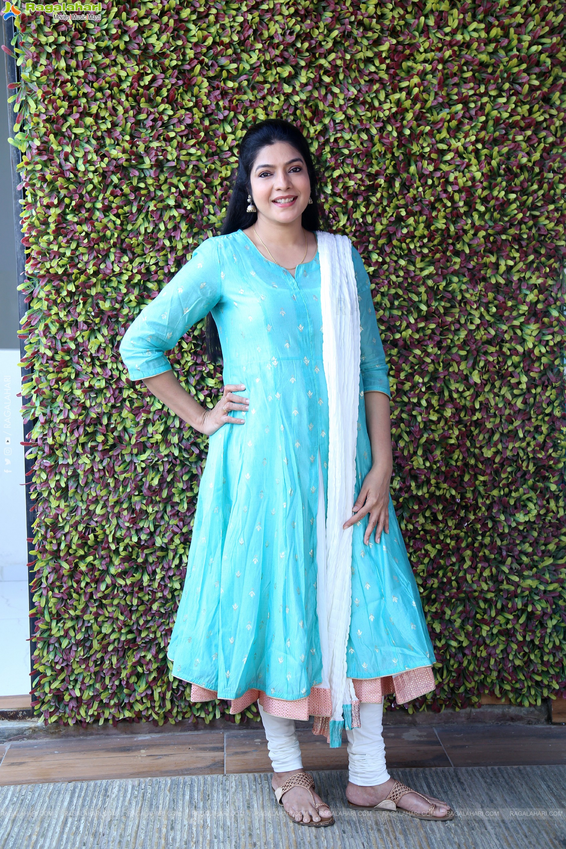 Vasuki at Anni Manchi Sakunamule Interview, HD Gallery