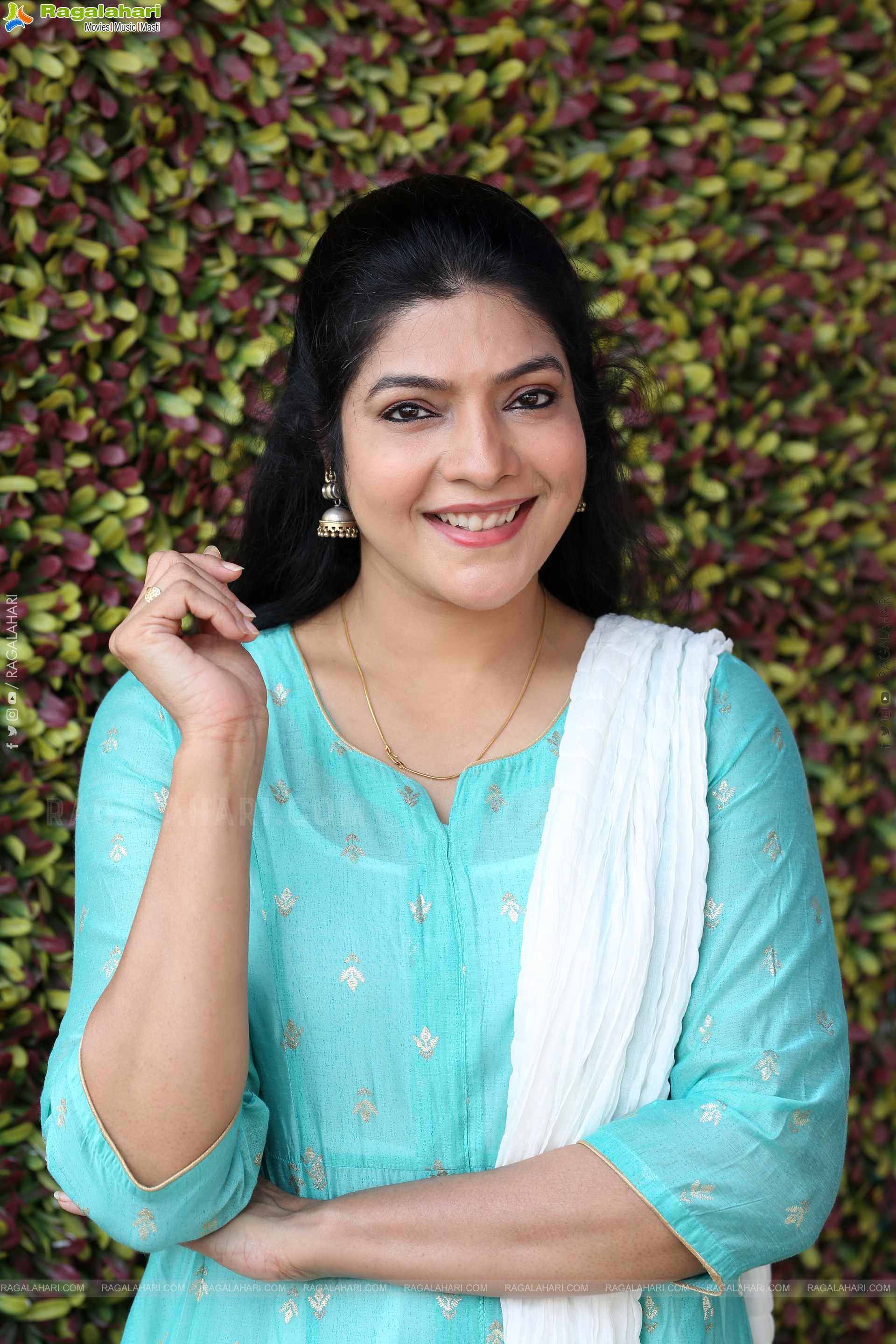 Vasuki at Anni Manchi Sakunamule Interview, HD Gallery