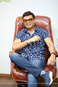 VK Naresh stills at Malli Pelli Interview, HD Gallery