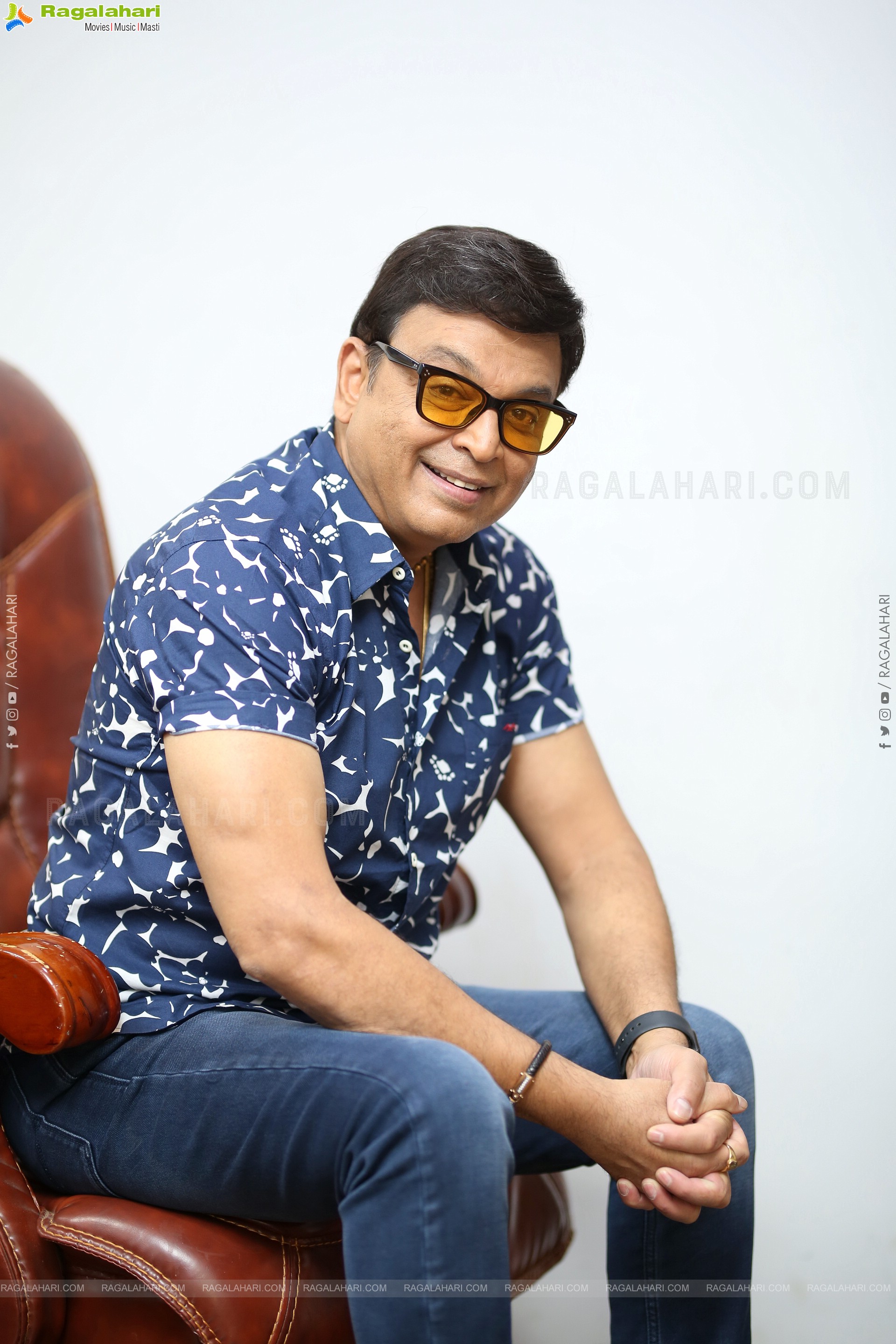 VK Naresh stills at Malli Pelli Interview, HD Gallery