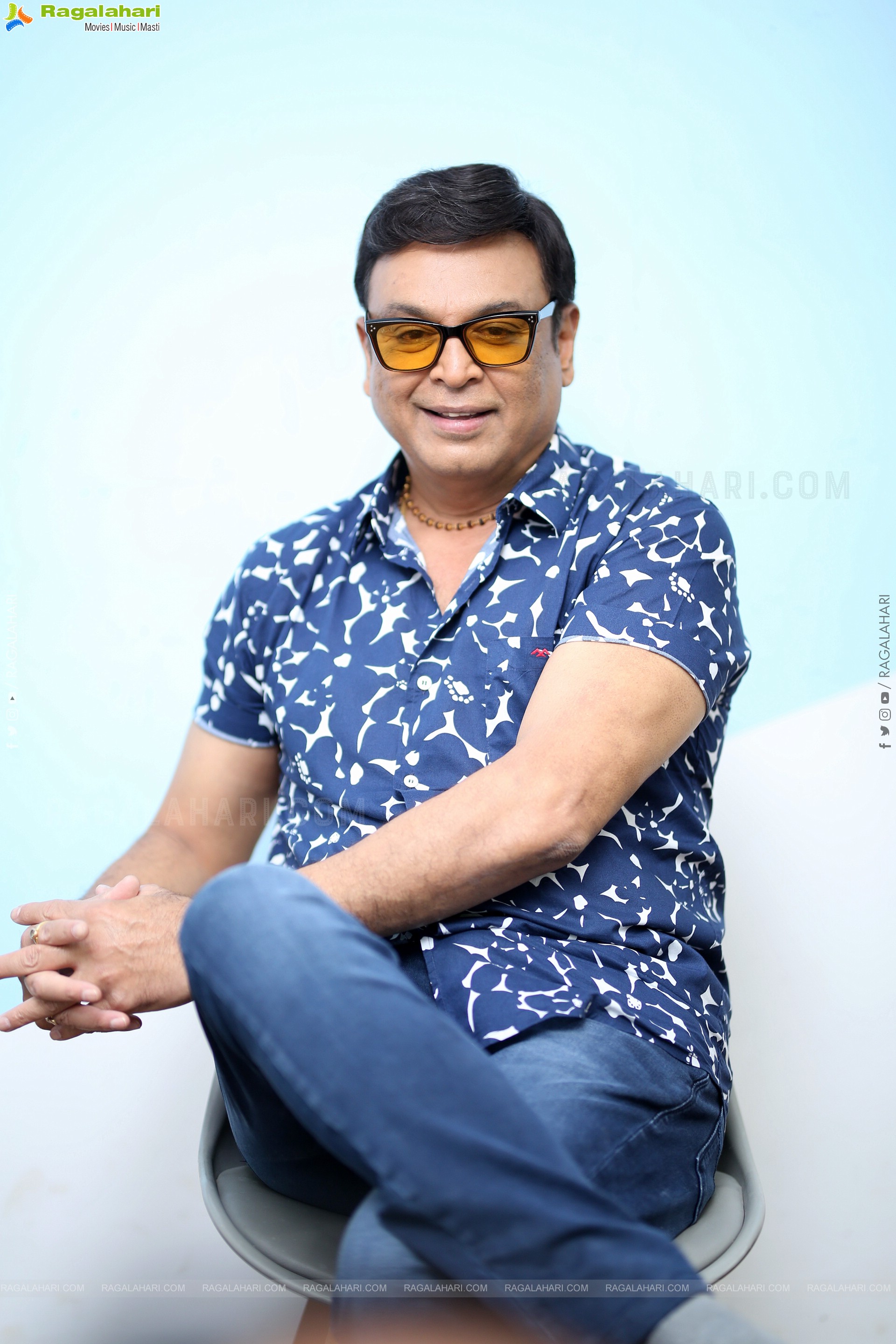 VK Naresh stills at Malli Pelli Interview, HD Gallery