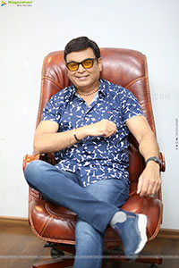 VK Naresh stills at Malli Pelli Interview, HD Gallery