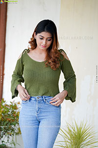 Kanika Wadhwa Latest Exclusive Photoshoot, HD Gallery