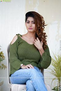 Kanika Wadhwa Latest Exclusive Photoshoot, HD Gallery