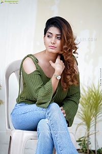 Kanika Wadhwa Latest Exclusive Photoshoot, HD Gallery