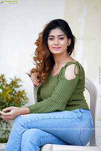 Kanika Wadhwa Latest Exclusive Photoshoot, HD Gallery