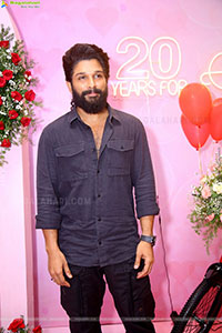 Allu Arjun at Arya 20 Years Celebrations Event, HD Gallery