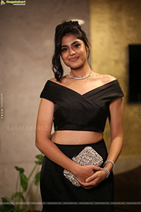 Faria Abdullah at Aa Okkati Adakku Pre Release Event