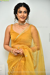 Aakanksha Singh at Shashtipoorthi Movie Interview
