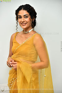 Aakanksha Singh at Shashtipoorthi Movie Interview