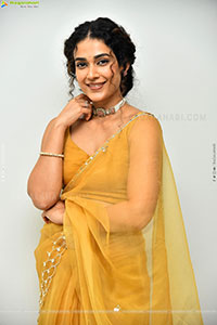 Aakanksha Singh at Shashtipoorthi Movie Interview