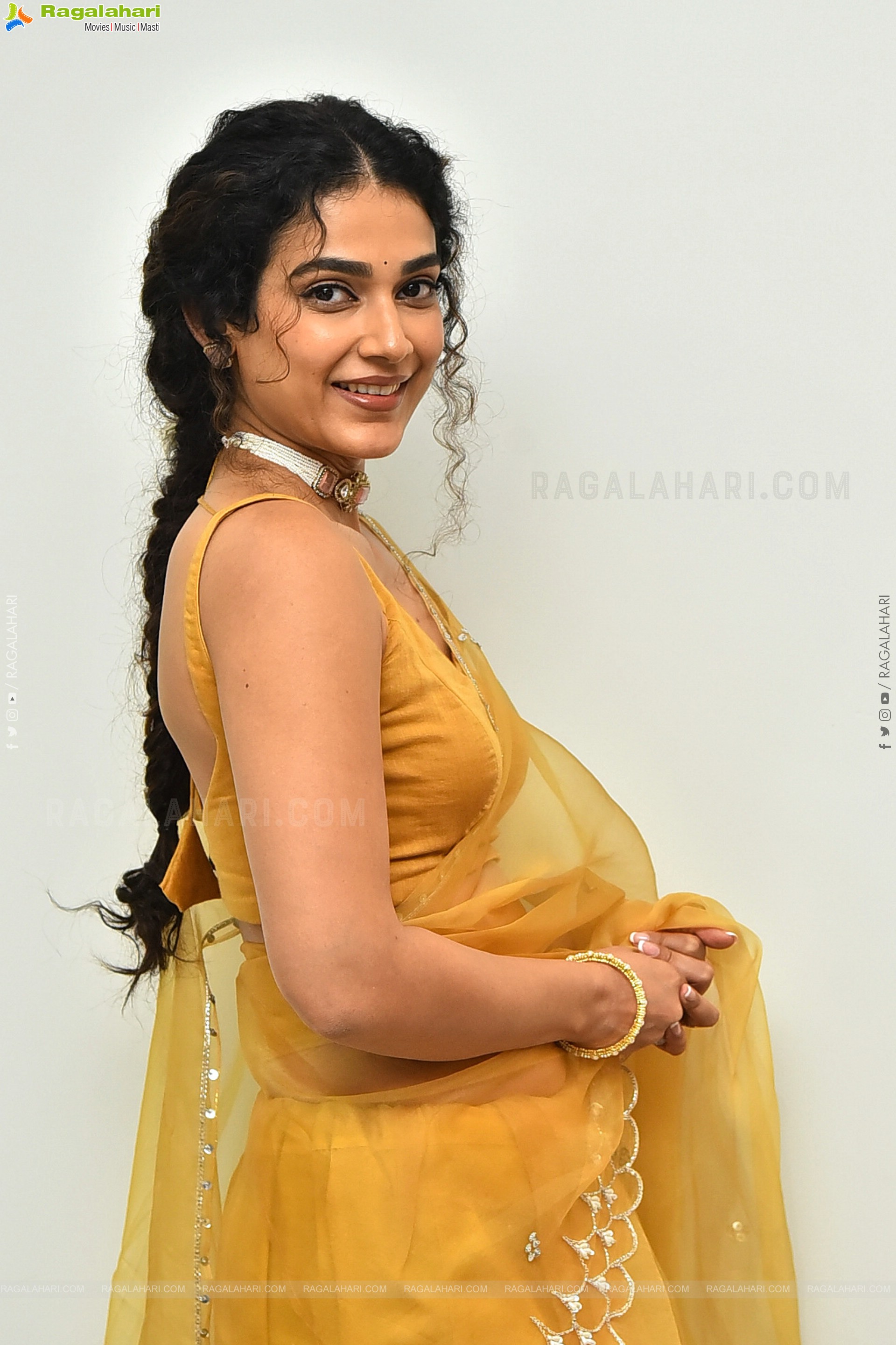 Aakanksha Singh at Shashtipoorthi Movie Interview, HD Gallery