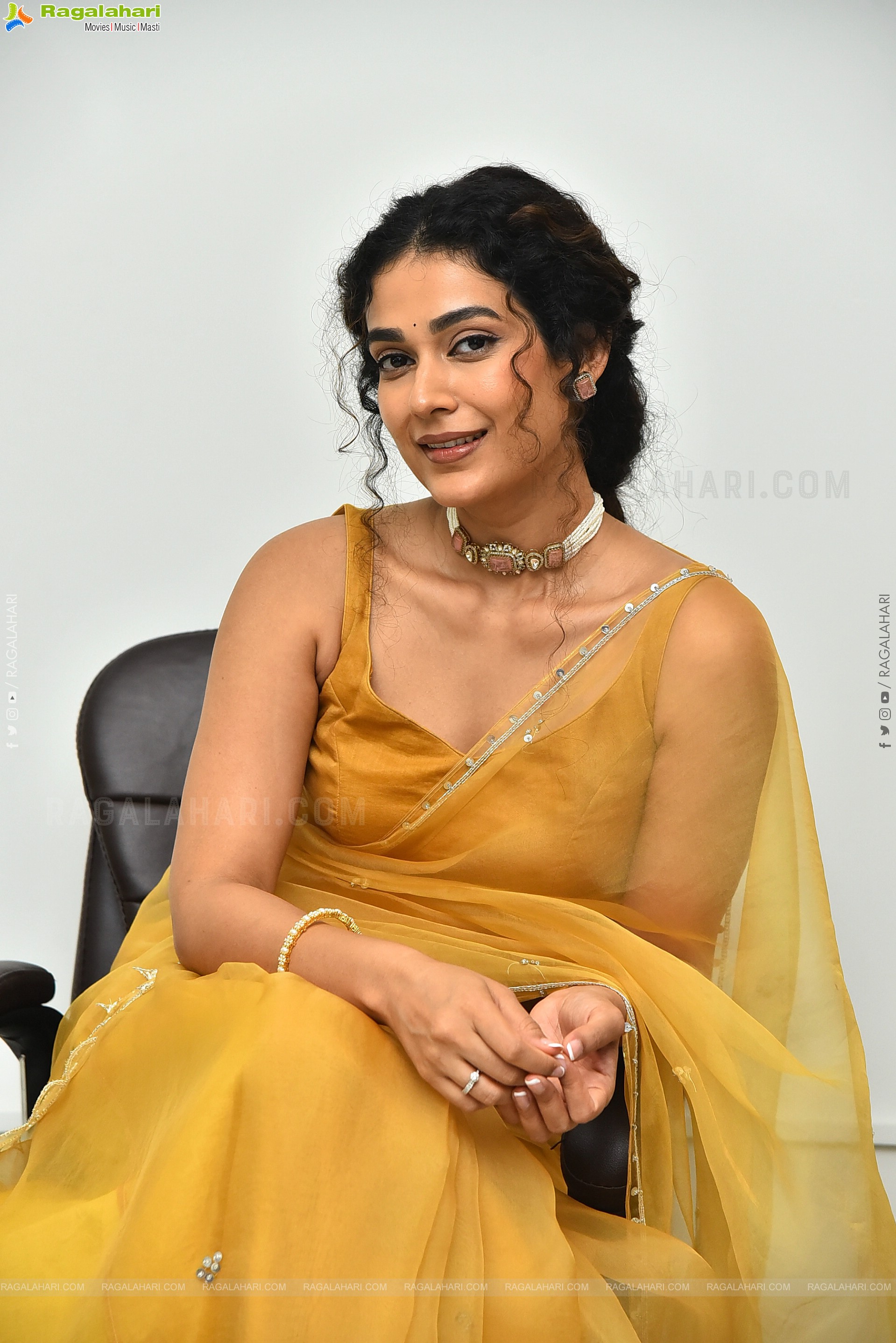 Aakanksha Singh at Shashtipoorthi Movie Interview, HD Gallery