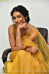 Aakanksha Singh at Shashtipoorthi Movie Interview