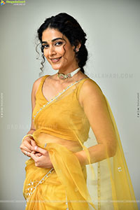 Aakanksha Singh at Shashtipoorthi Movie Interview