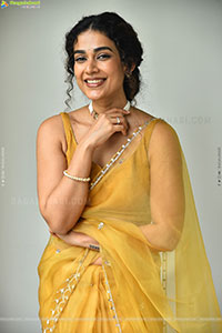 Aakanksha Singh at Shashtipoorthi Movie Interview
