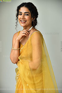 Aakanksha Singh at Shashtipoorthi Movie Interview