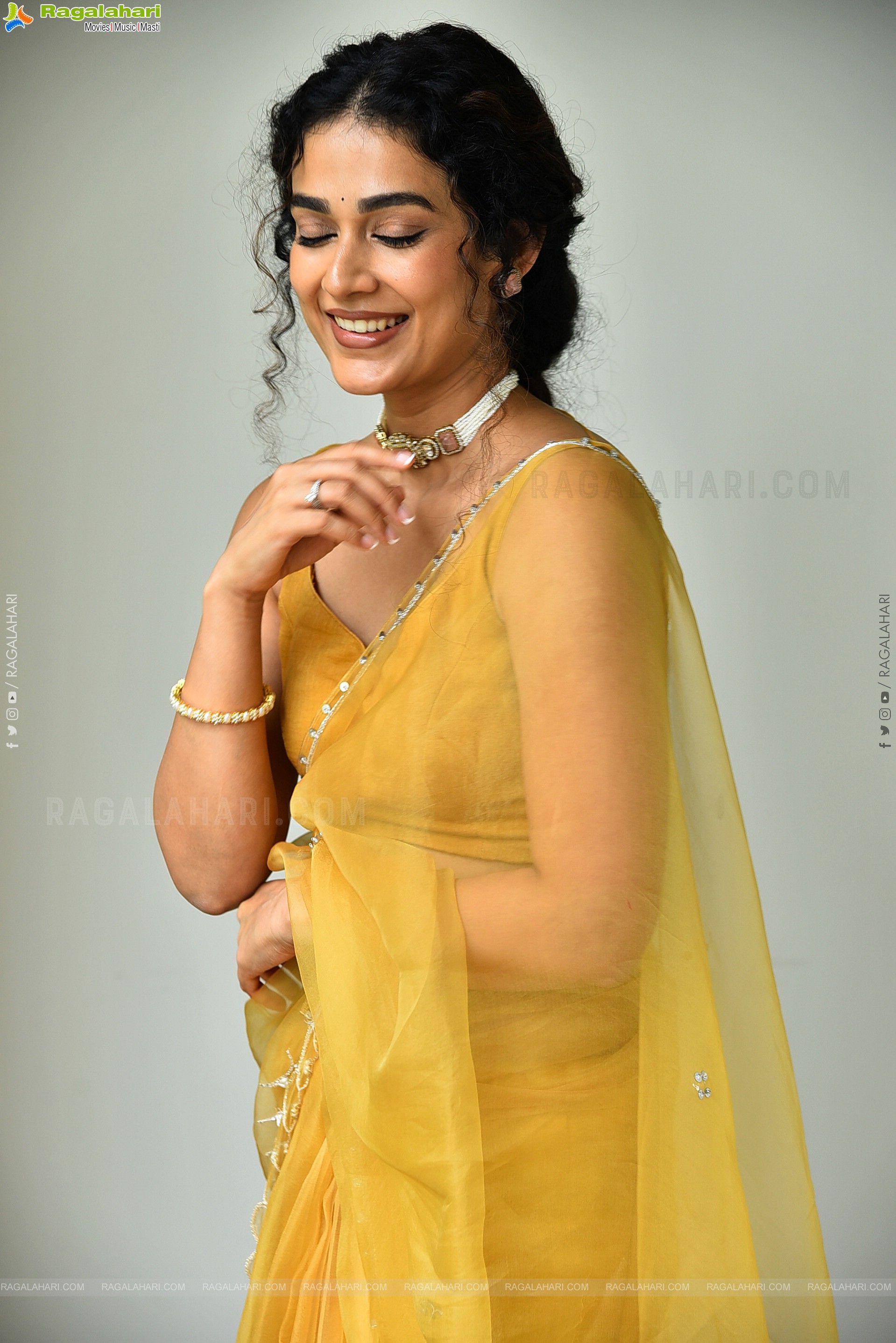 Aakanksha Singh at Shashtipoorthi Movie Interview, HD Gallery
