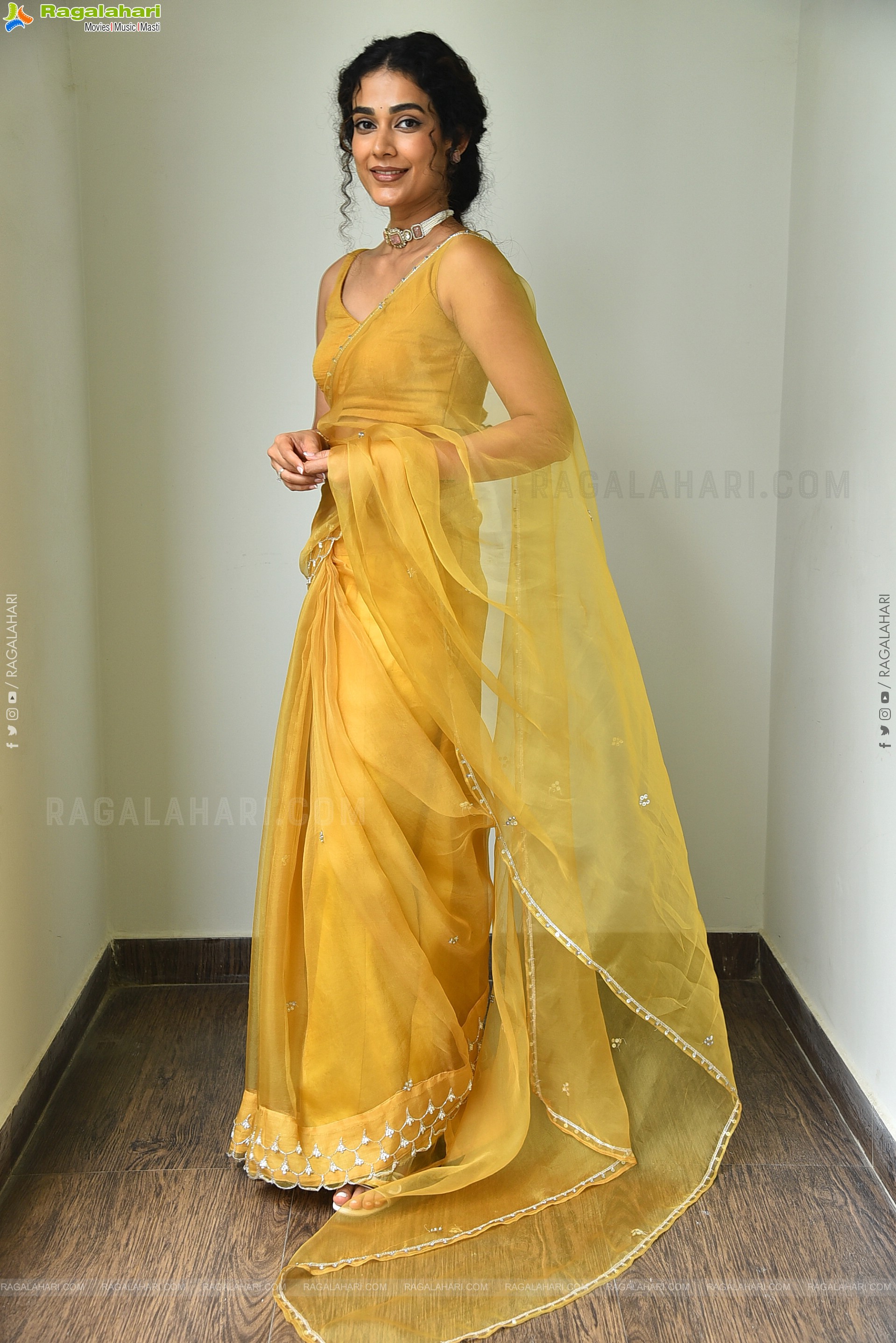 Aakanksha Singh at Shashtipoorthi Movie Interview, HD Gallery