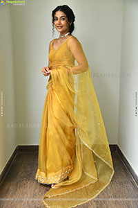 Aakanksha Singh at Shashtipoorthi Movie Interview