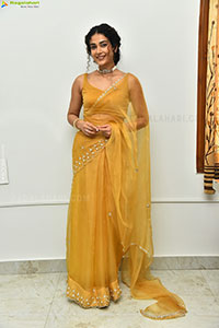Aakanksha Singh at Shashtipoorthi Movie Interview