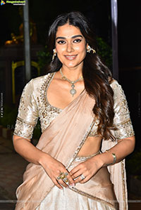 Aakanksha Singh at Shashtipoorthi Movie Trailer Launch