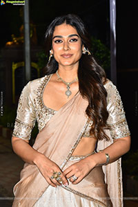 Aakanksha Singh at Shashtipoorthi Movie Trailer Launch