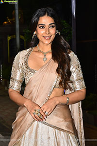 Aakanksha Singh at Shashtipoorthi Movie Trailer Launch