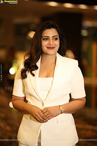Divya Pillai at Bhairavam Pre Release Event, HD Gallery 