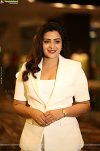 Divya Pillai at Bhairavam Pre Release Event, HD Gallery 