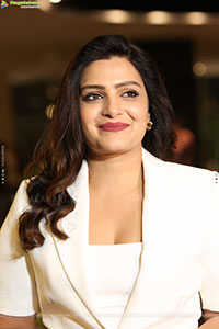 Divya Pillai at Bhairavam Pre Release Event, HD Gallery 