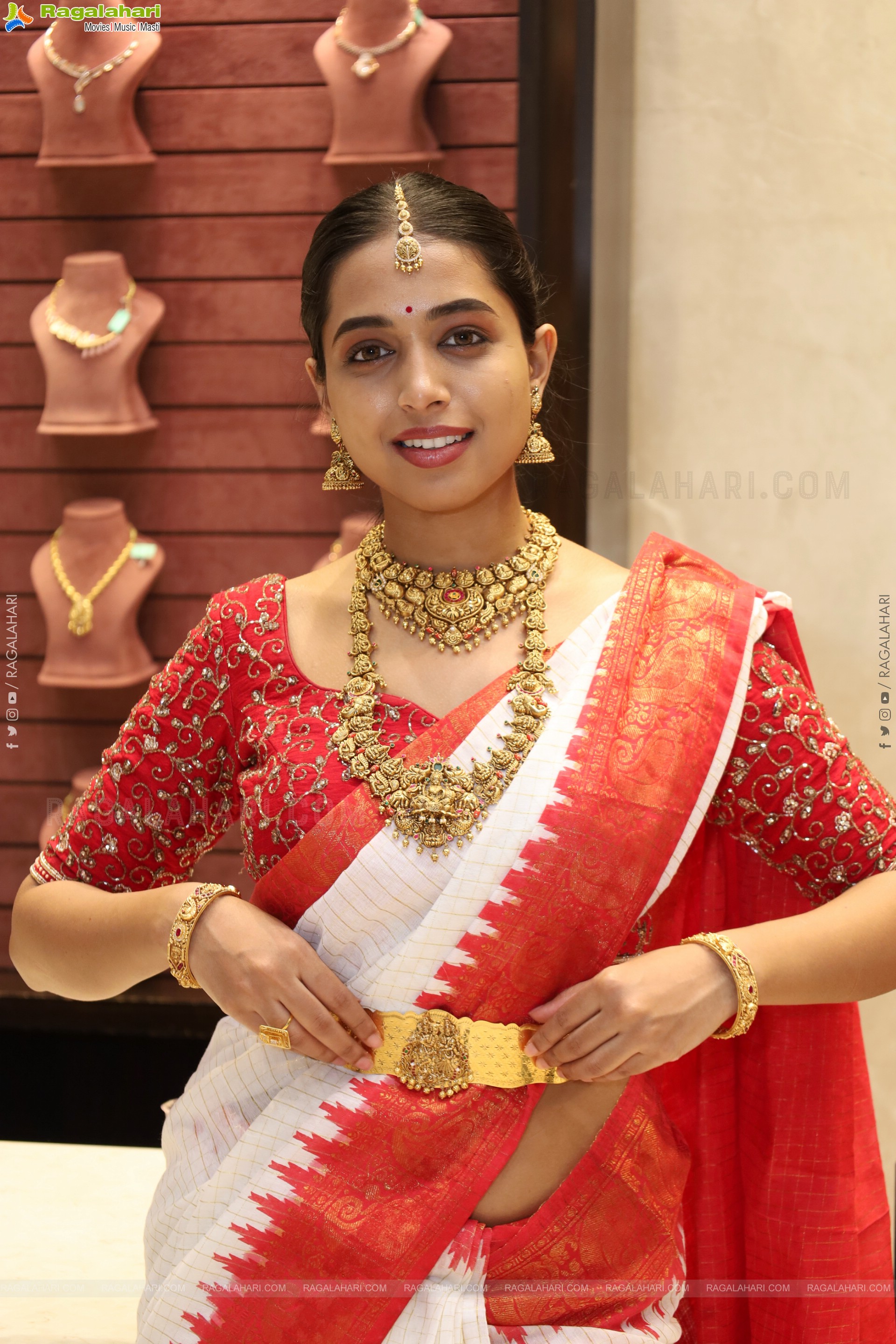 Krithika Poses with Jewellery, HD Gallery