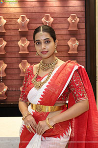 Krithika Poses with Jewellery, HD Gallery