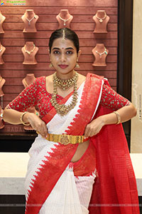 Krithika Poses with Jewellery, HD Gallery