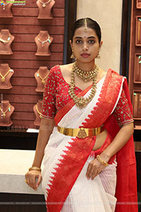 Krithika Poses with Jewellery, HD Gallery