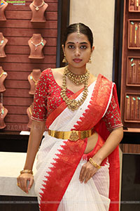 Krithika Poses with Jewellery, HD Gallery